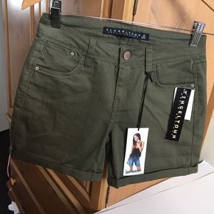 Tinseltown Bermuda size cero NWT